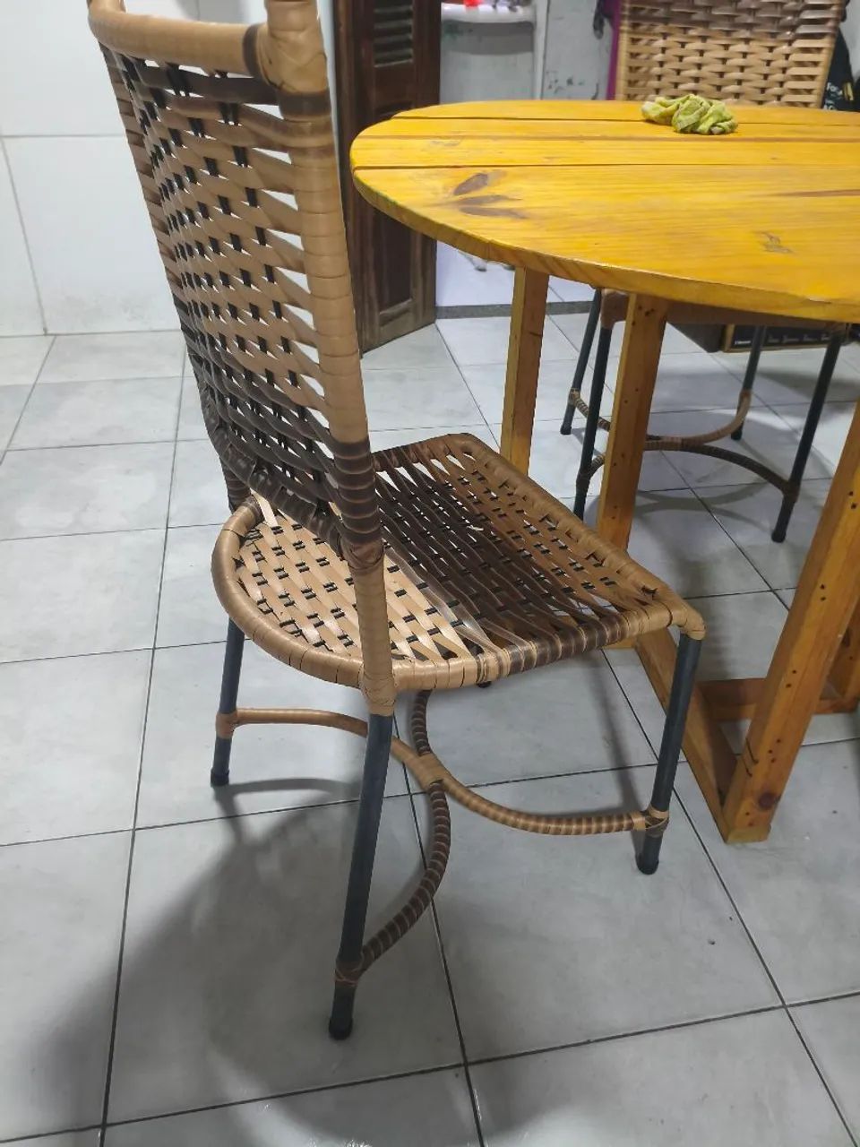Mesa com cadeira rústica  - Foto 2
