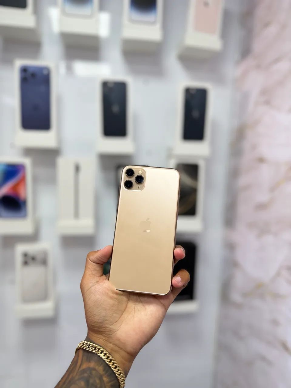 IPHONE 11 PRO MAX 256GB GOLD TOP - Celulares e Smartphones