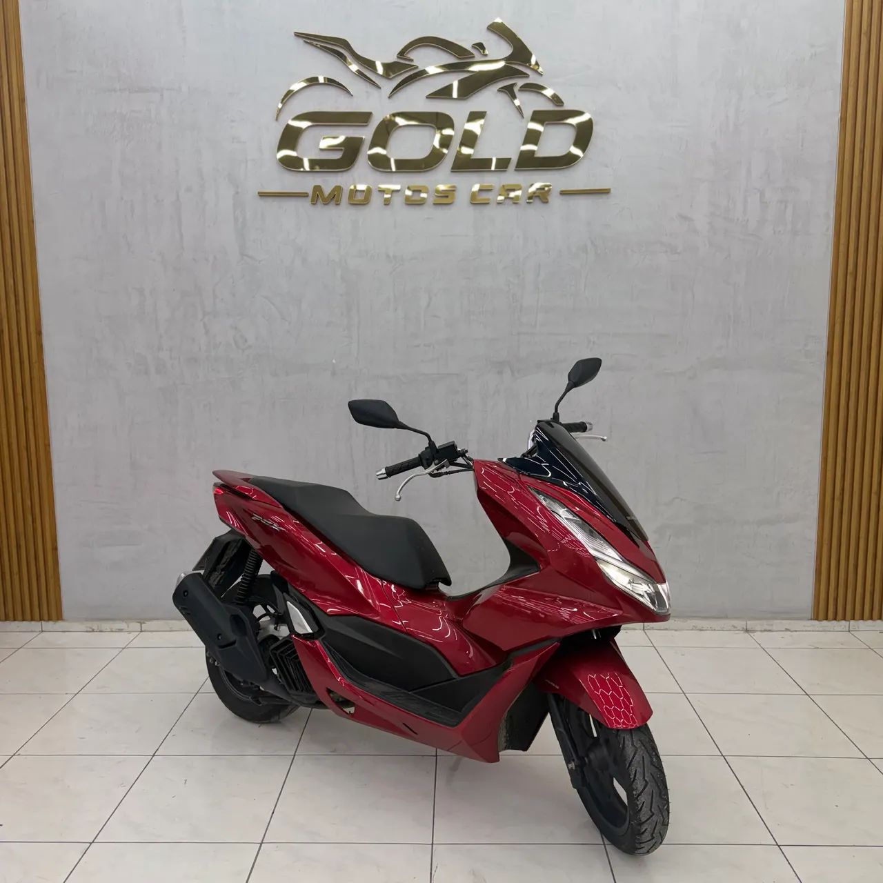 Honda PCX DLX 2025!