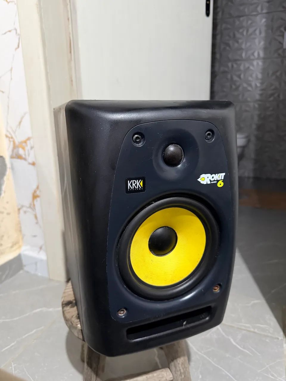 MONITOR DE SOM ROKIT 6 KRK 