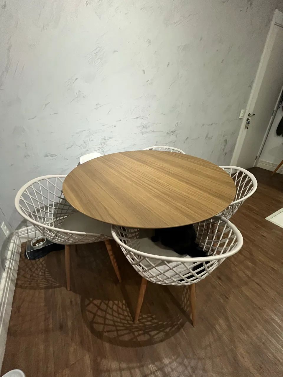 Mesa com quatro cadeiras - Foto 3
