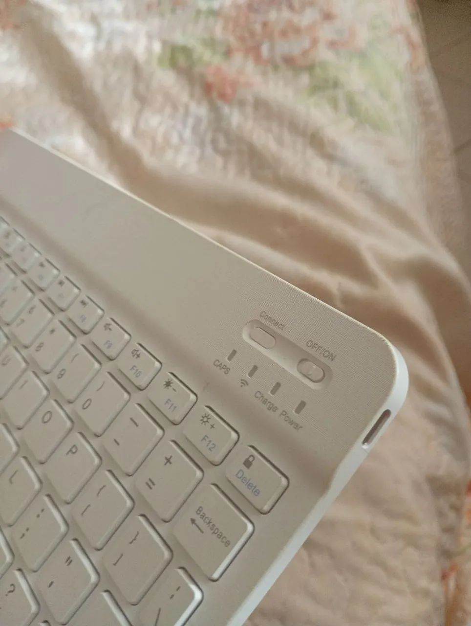 Teclado Bluetooth Compacto Branco - Compatível com Celular, Tablet e PC - Foto 2