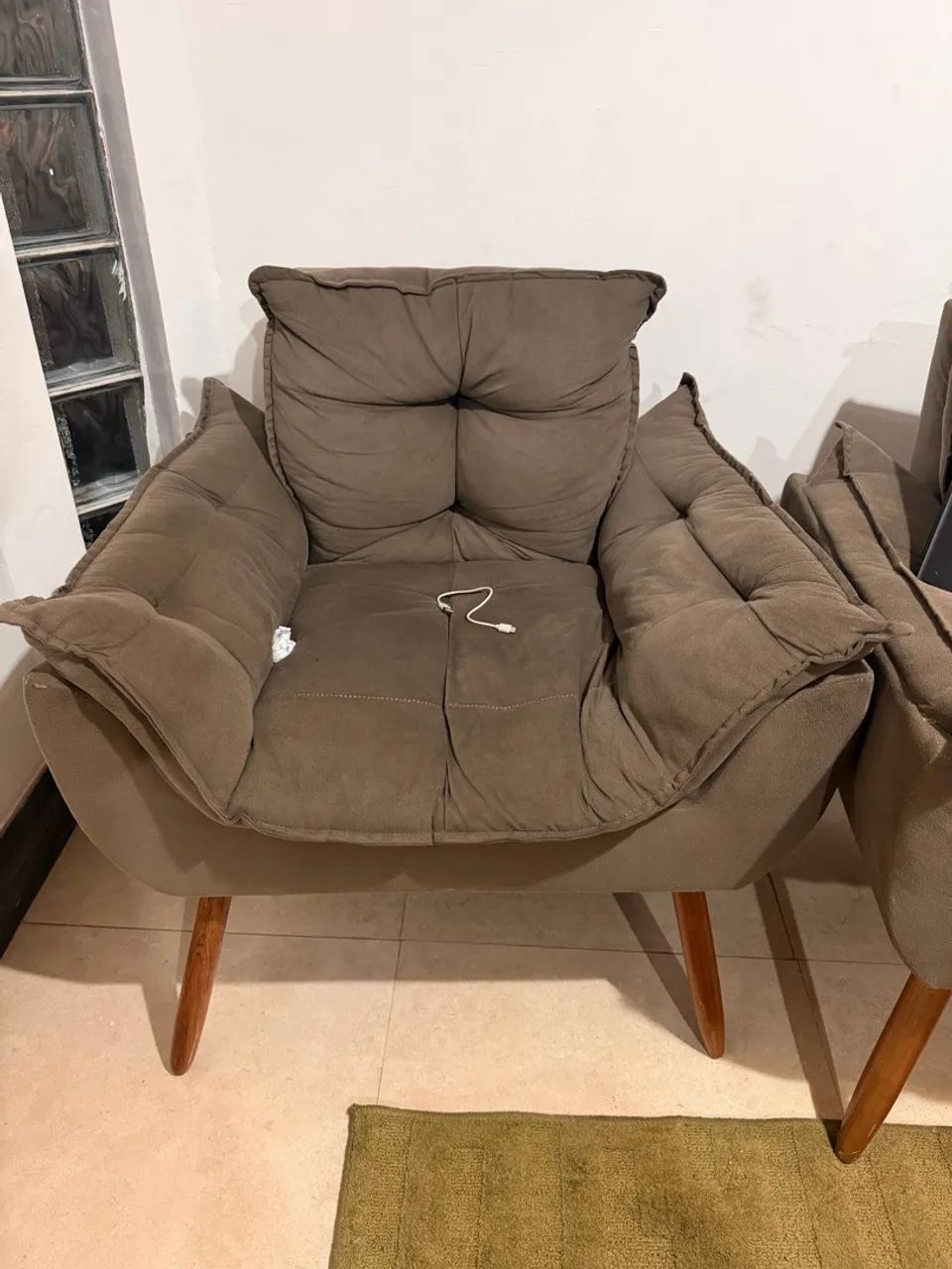 Par de Poltronas Decorativas Opala em Suede Castanho / Marrom - Pés Palito - Foto 2