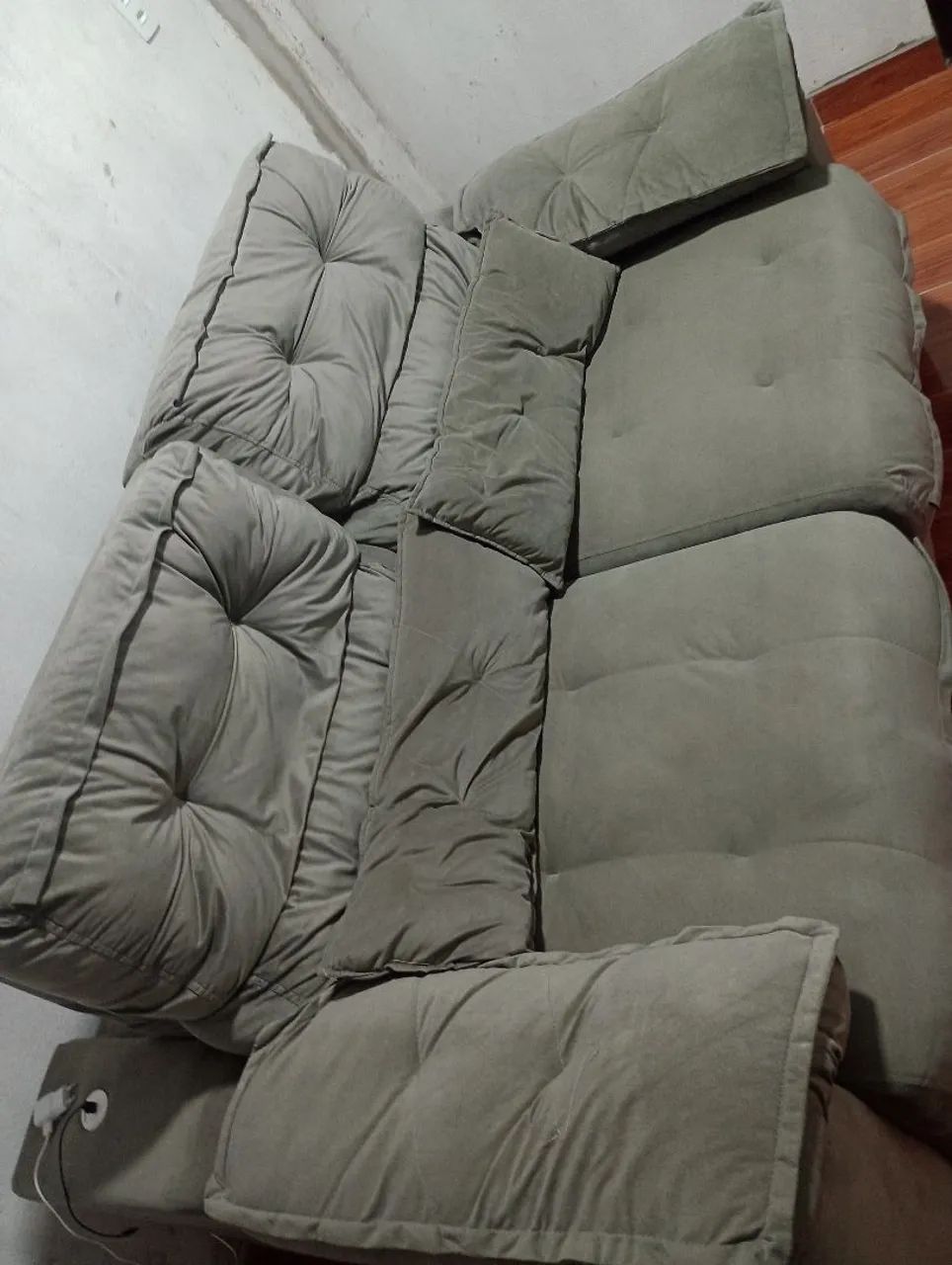 Sofá retrátil seme novo  - Foto 3