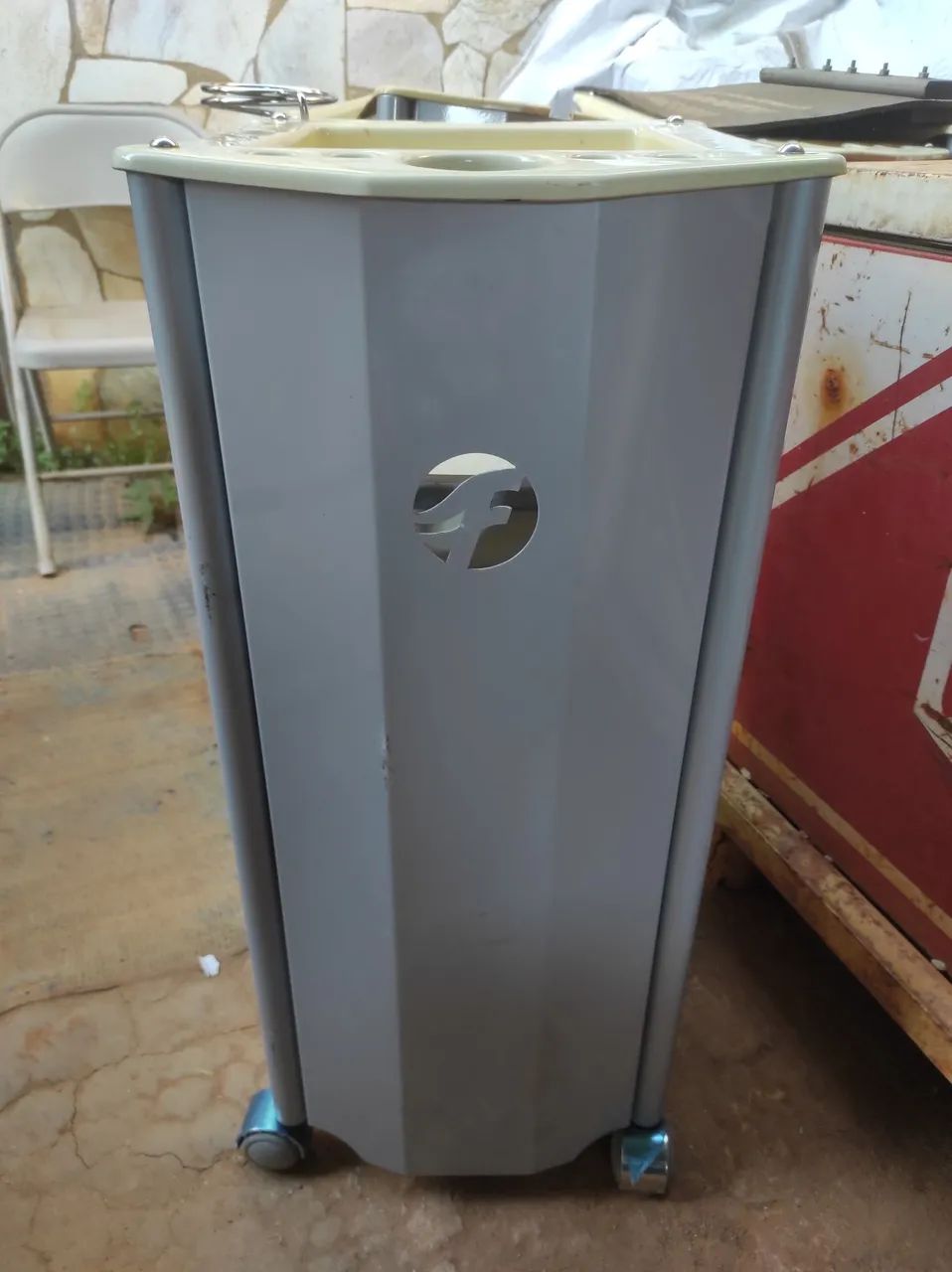 Mesa carrinho para cabeleireira/o