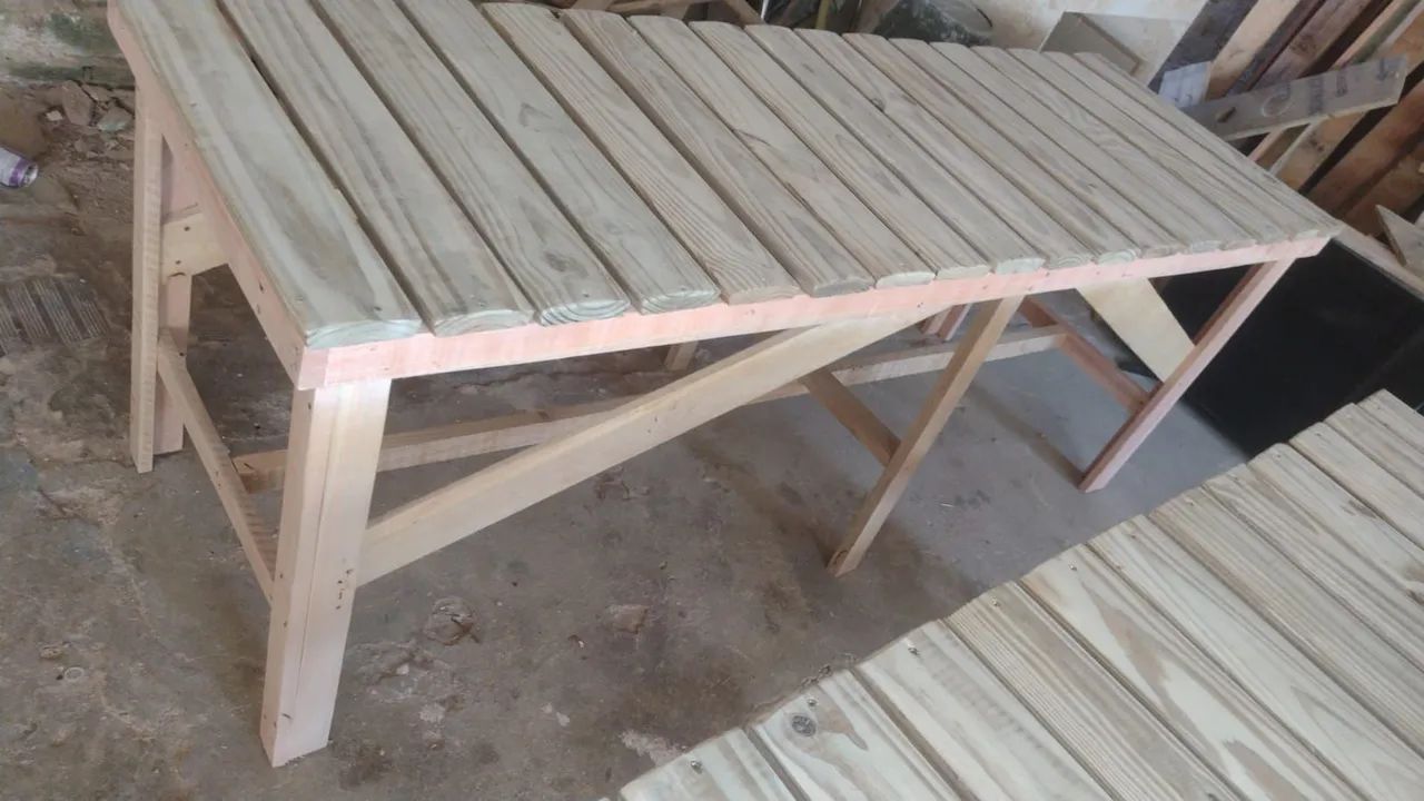 Mesa pra bronzeamento, toda de madeira  - Foto 4
