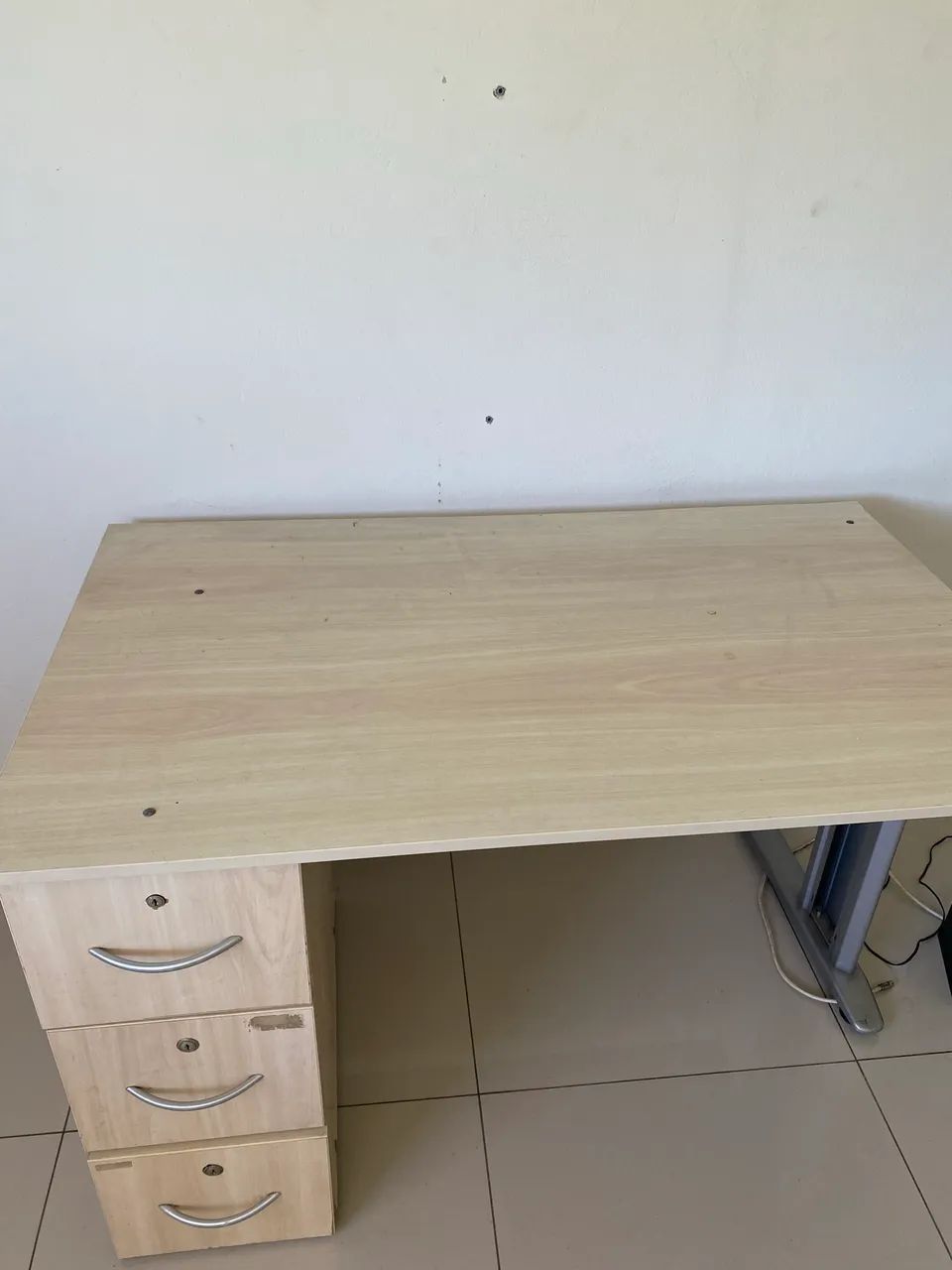Mesa escritório e cadeira 