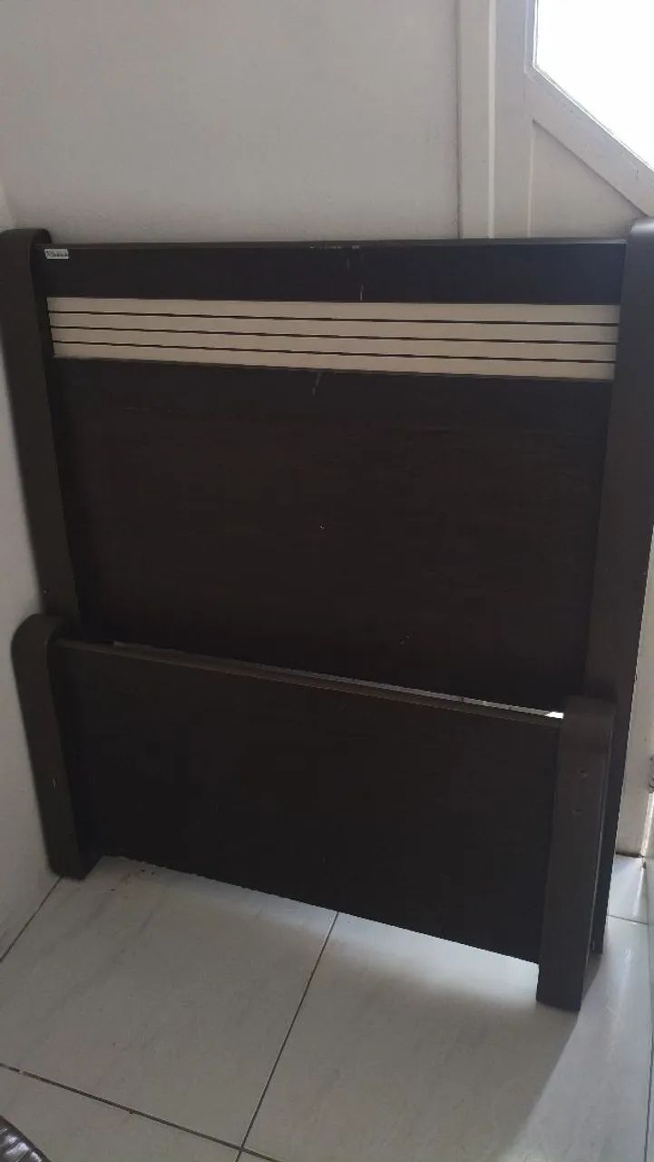 Vendo cama de solteiro 