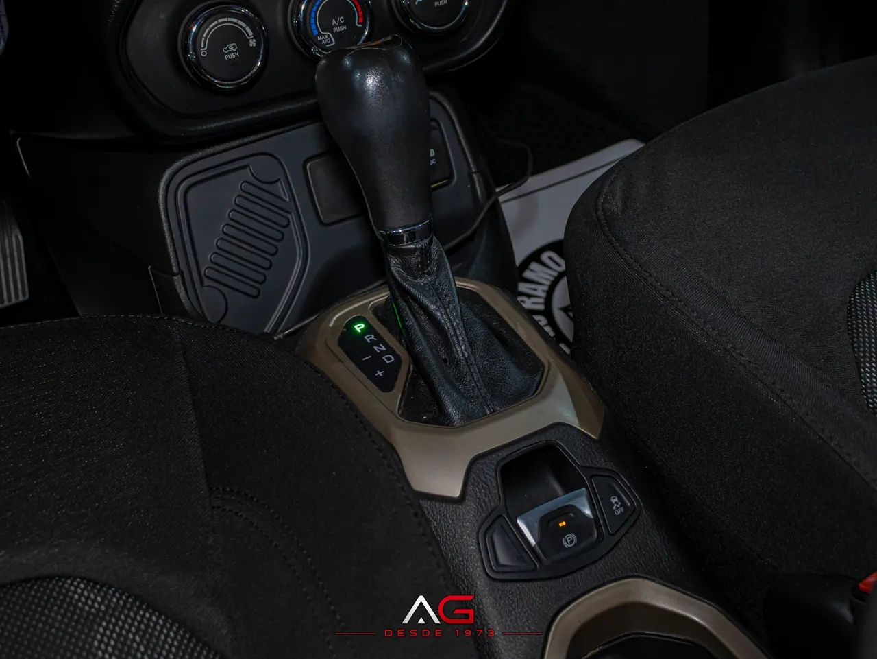 Jeep Renegade Sport 1.8 4x2 Flex 16V Aut., foto 9 de 20