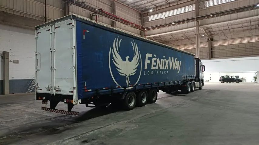 Carreta Sider Rebaixada Com Pneu - Foto 4