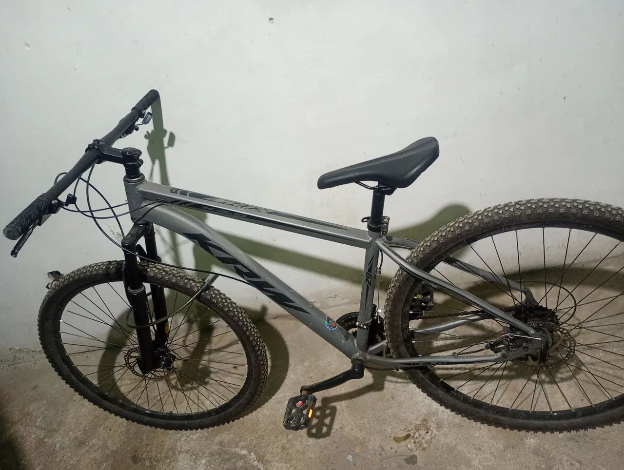 Bicicleta KRW  "aro 29"(10 mêses de uso,com nota fiscal da compra.) - Foto 3