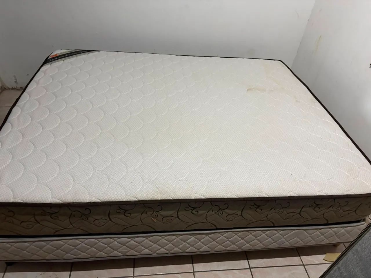 Cama box Queen