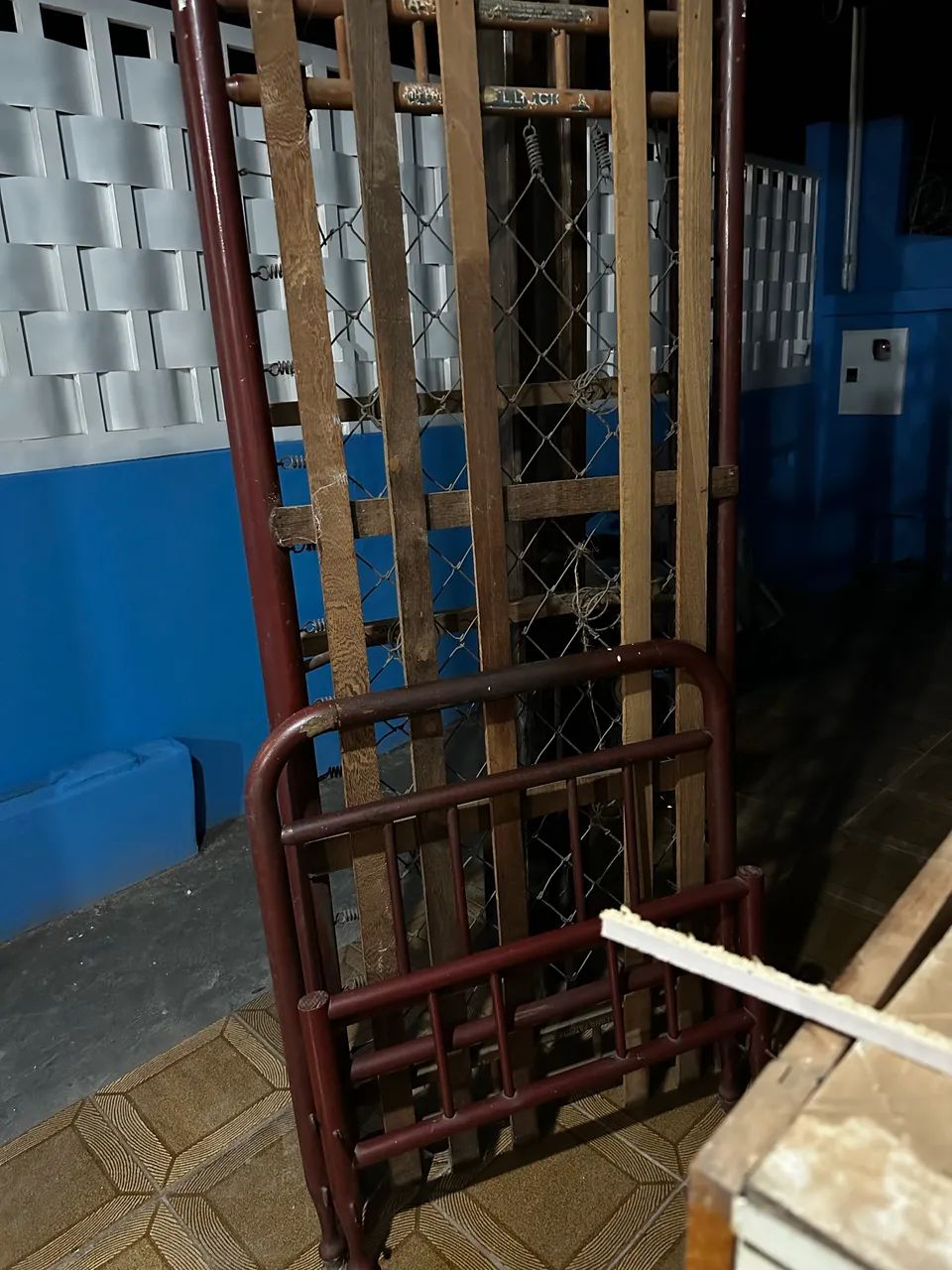 Cama em madeira antiga  - Foto 2