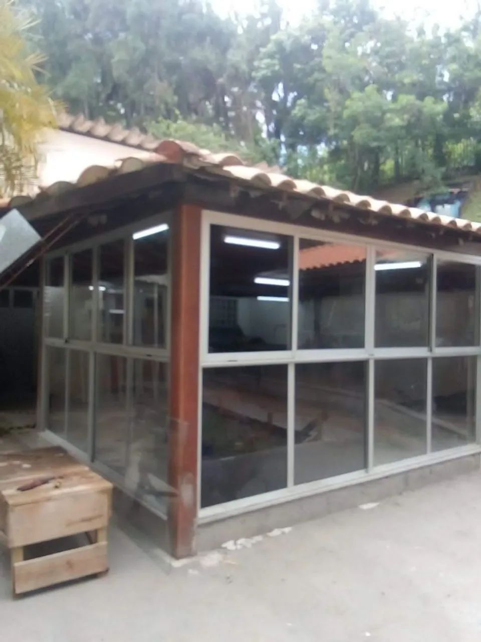  Serviços de :"Esquadria de alumínio e vidro"