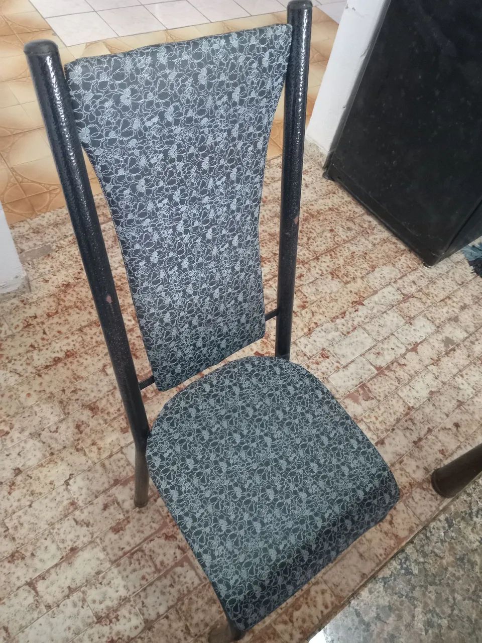 Mesa de mármore com um pedaço quebrado  - Foto 4