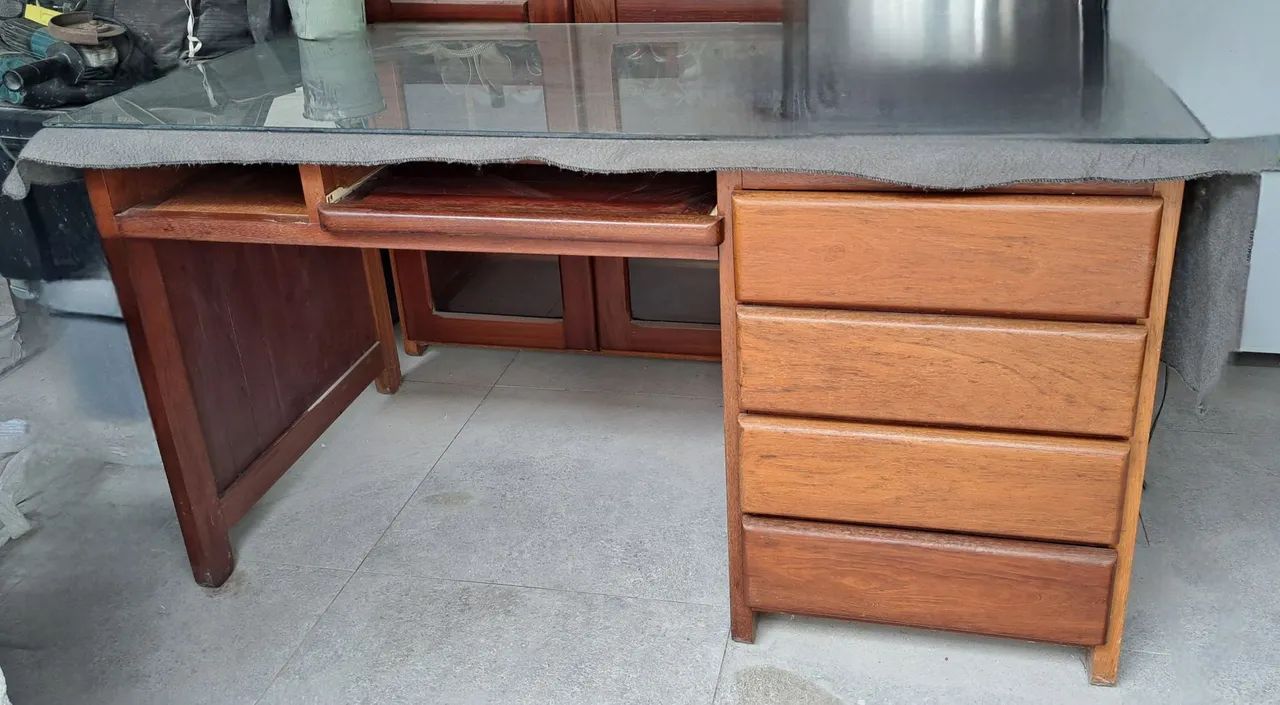 Mesa de escritório em madeira 