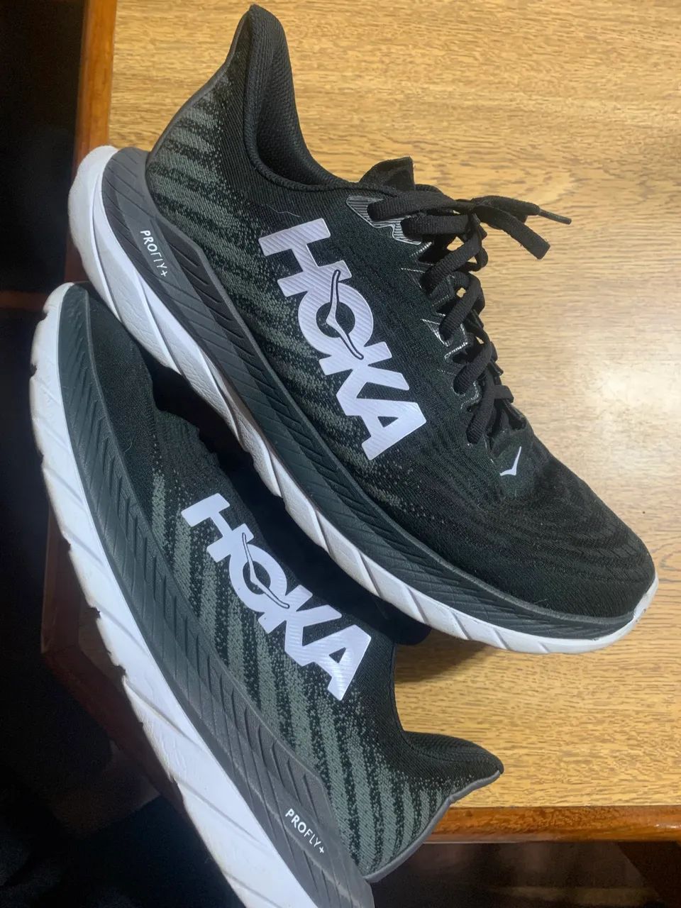 Tênis Hoka 