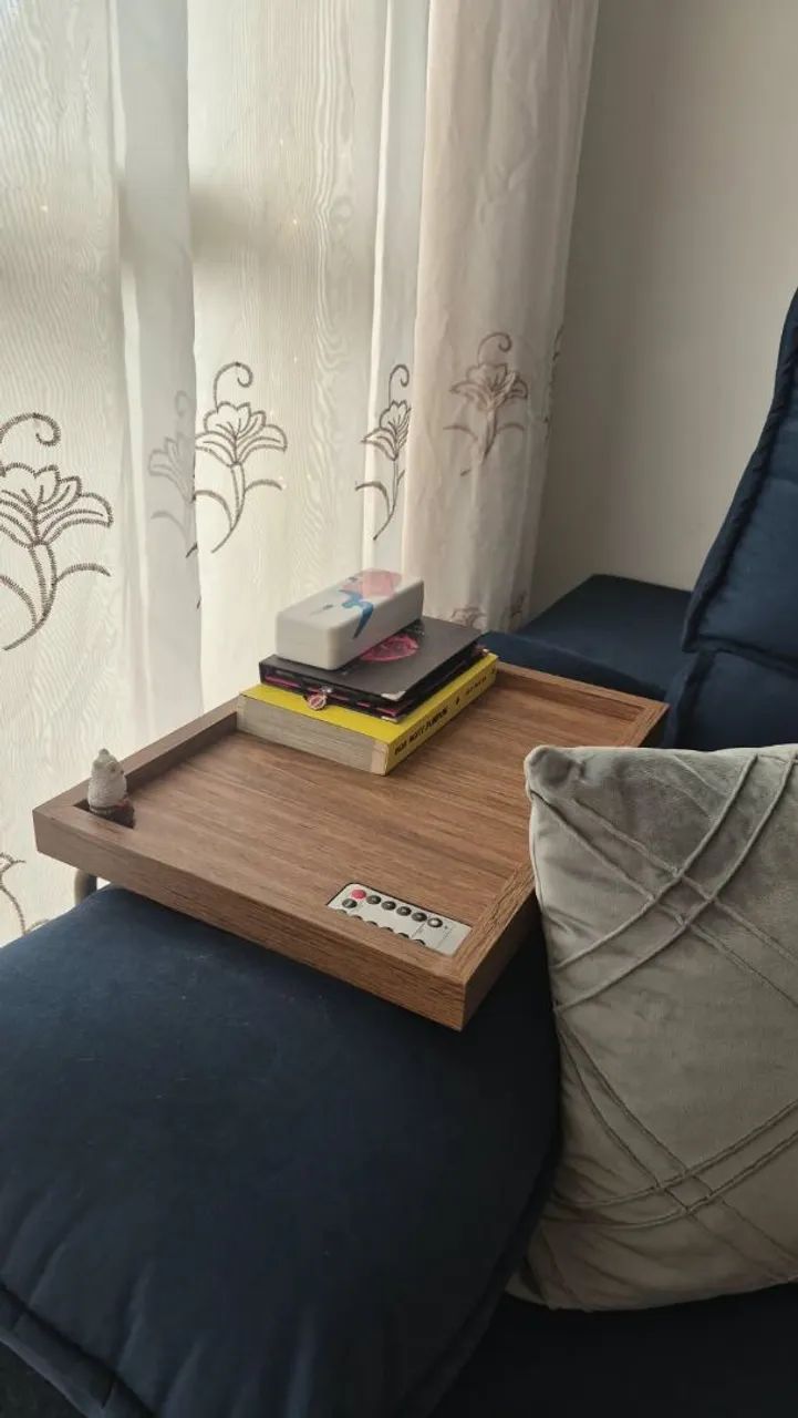 Mesa de encaixe sofá Castanha com pés dourados