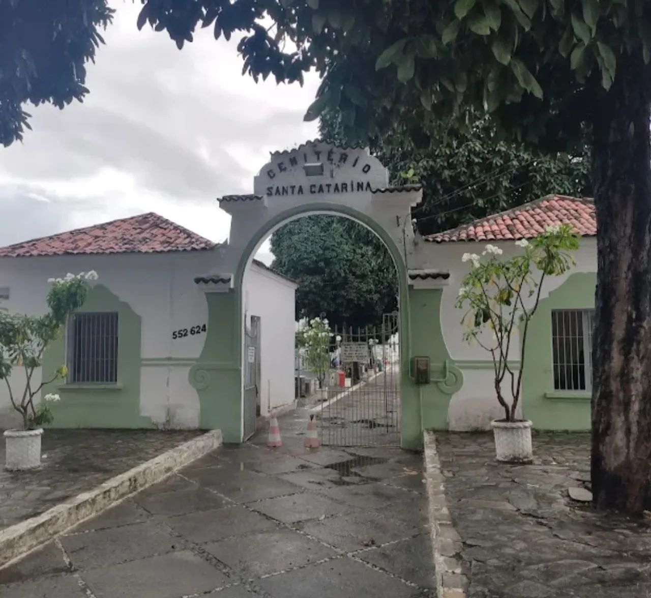 TÚMULO NO CEMITÉRIO SANTA CATARINA 