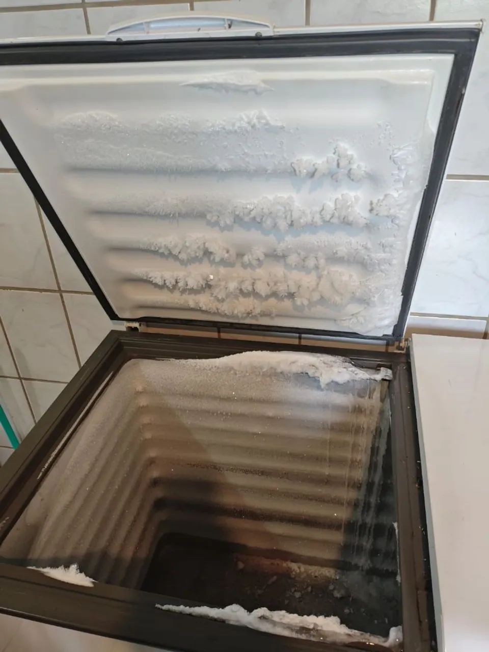 Vendo frezer semi novo