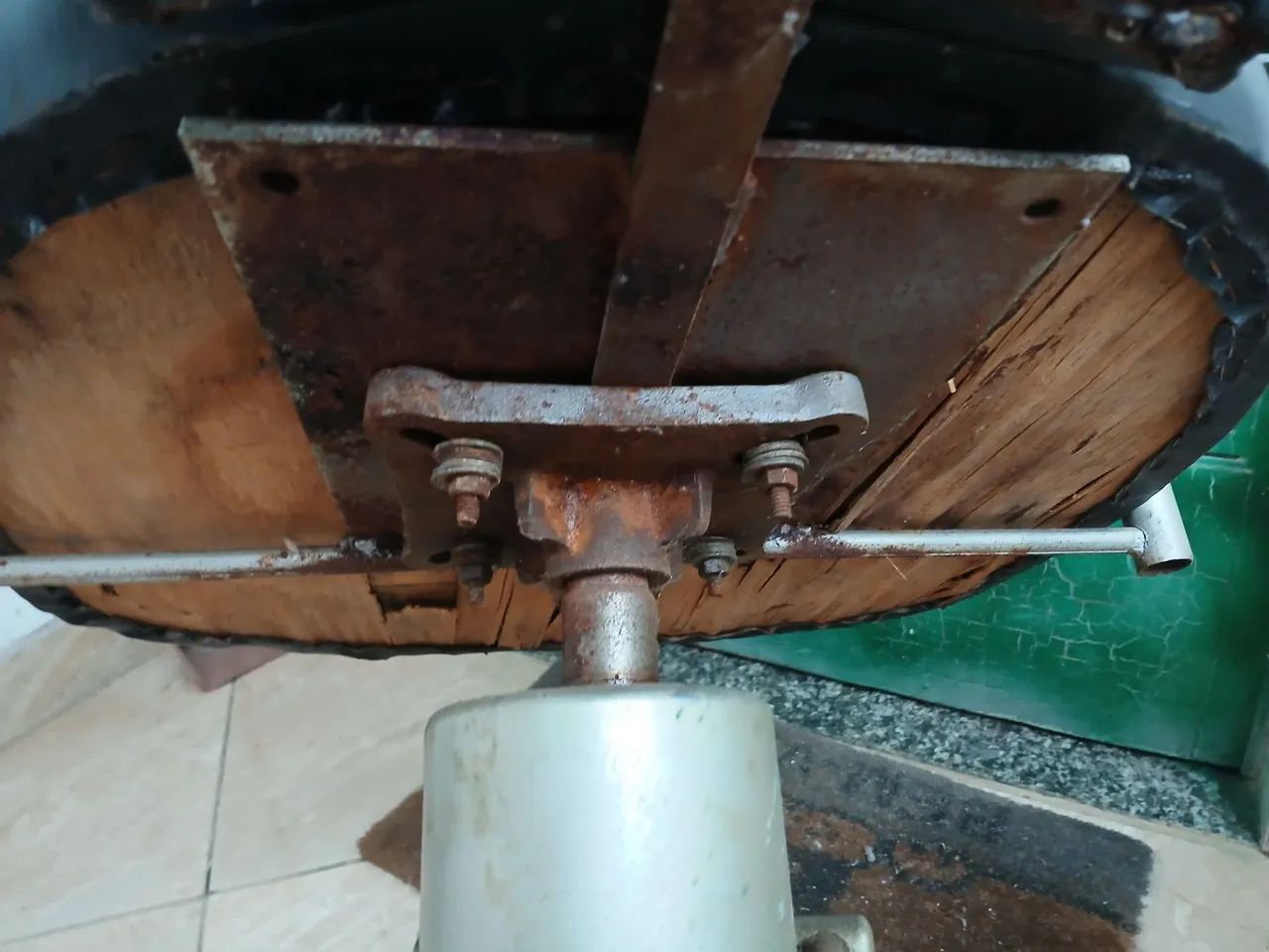 CADEIRA DE BARBEIRO PESADA DA BOA - Foto 4
