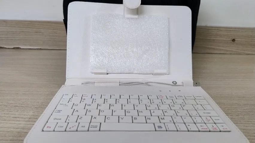 Capa com teclado para tablet  - Foto 2