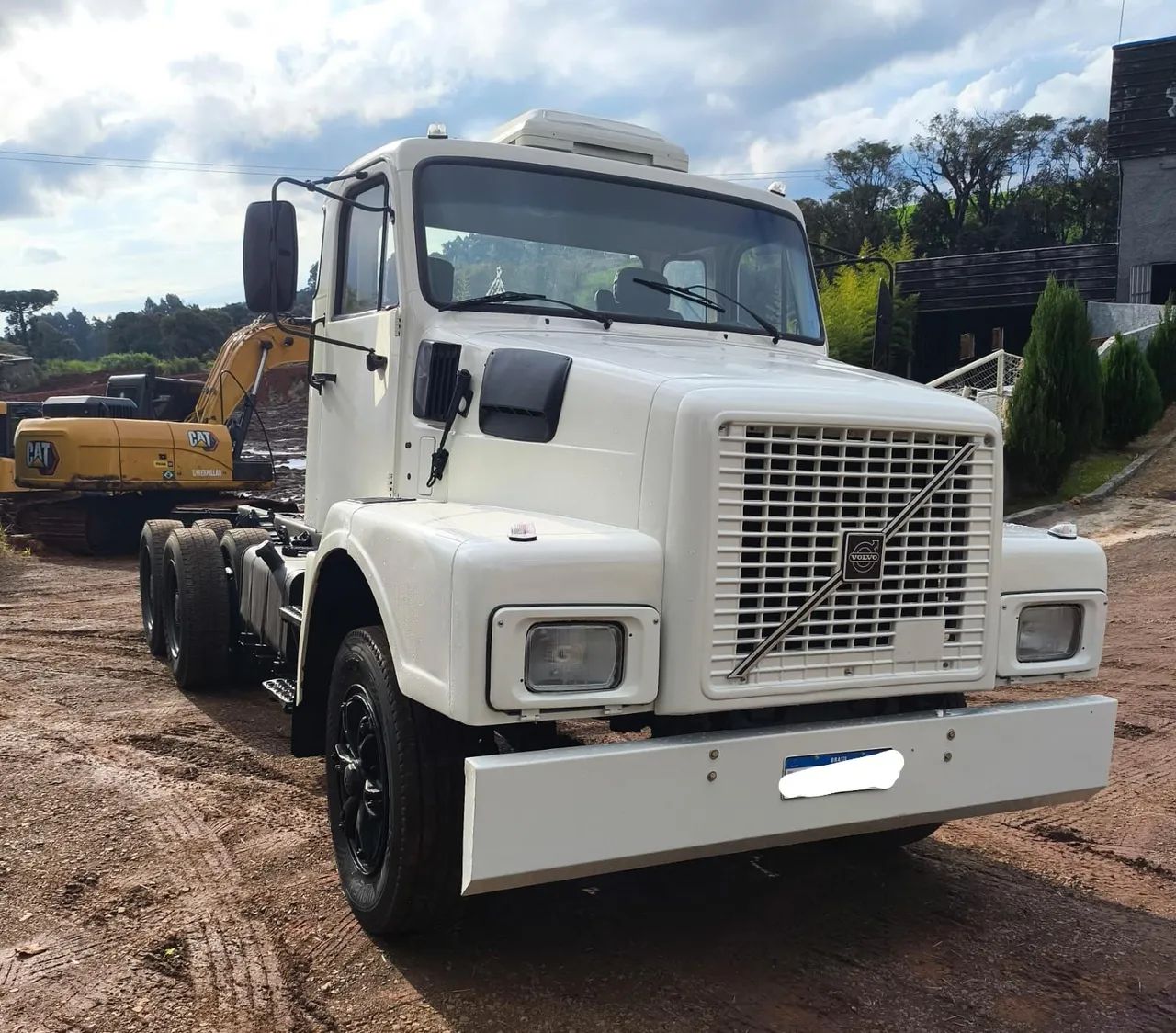 Volvo N10 Traçado 6x4 caçamba  - Foto 3