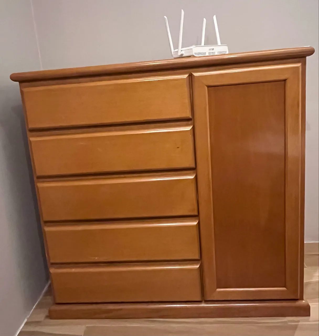 Cômoda 5 Gavetas com Sapateira com 3 prateleiras - Amendoa