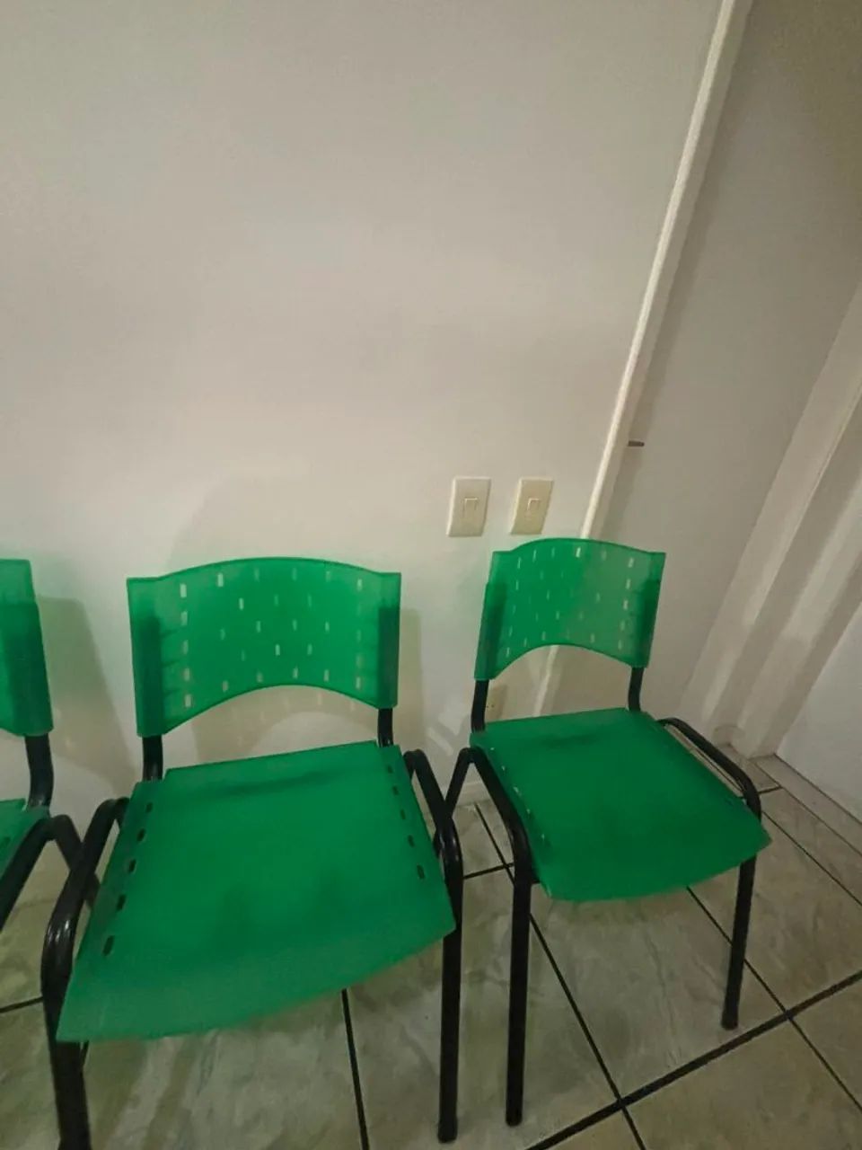  cadeiras resistentes a unidade  - Foto 2