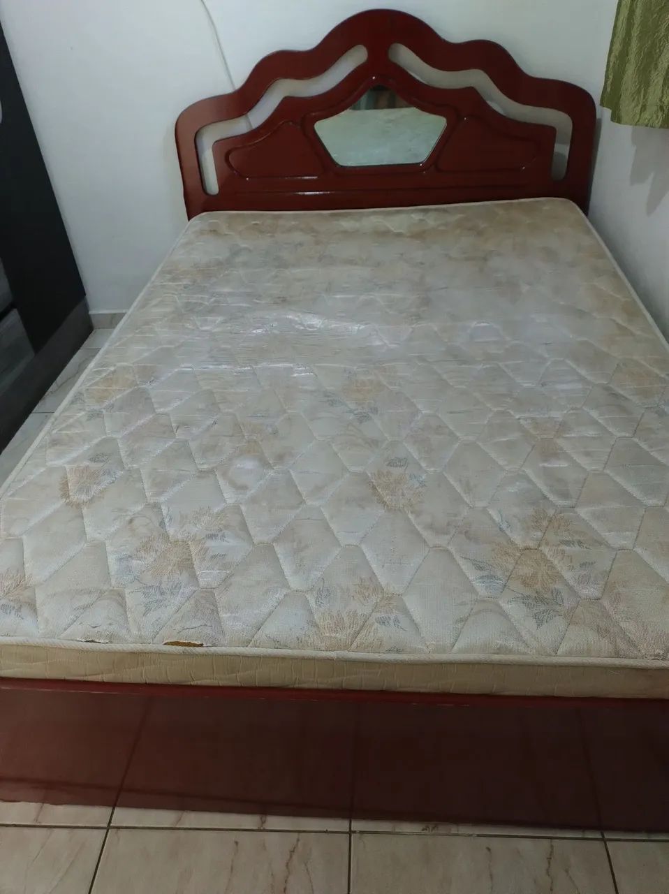 Cama de casal com espelho em madeira maciça - Foto 5