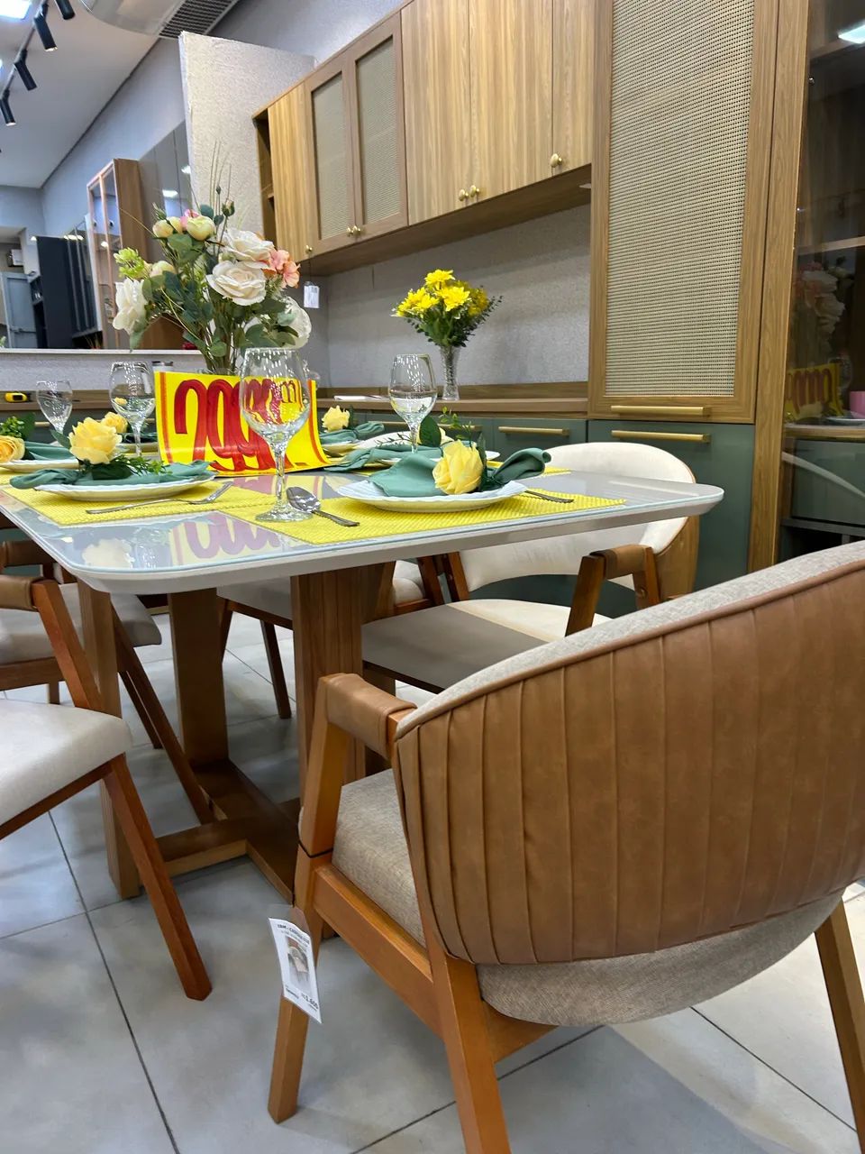 Mesa com 6 cadeiras