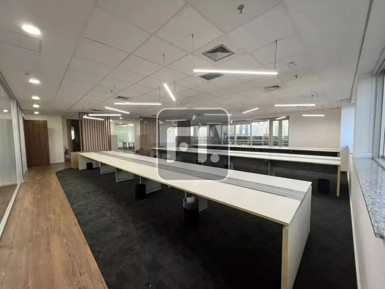 Escritório para aluguel e venda com 400 metros quadrados em Jardim Europa - São Paulo - SP