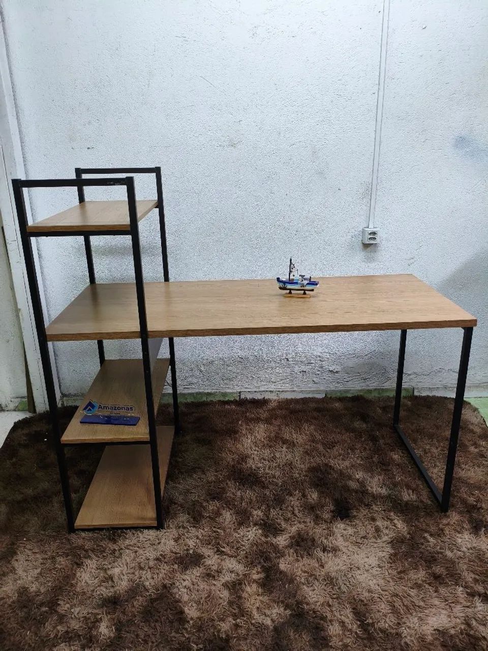 Mesa com Prateleiras - Usada  - Foto 4
