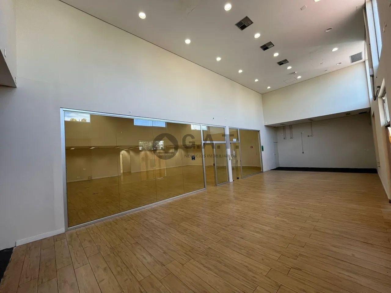 Prédio Comercial à Venda em Sorocaba-SP, 2 Quartos, 2 Salas, 700m², no Wanel Ville! - Foto 3