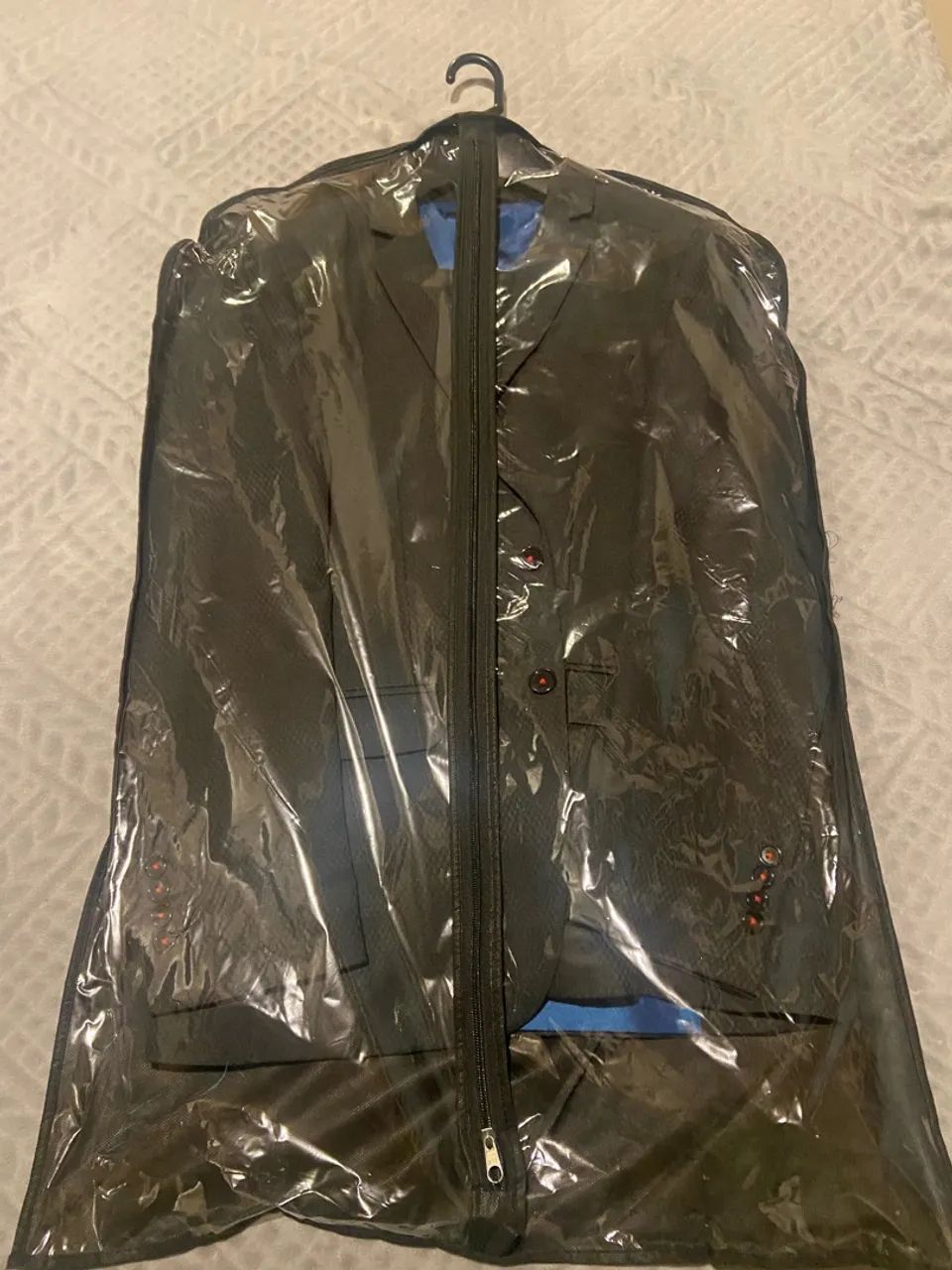 Vendo um terno slim 