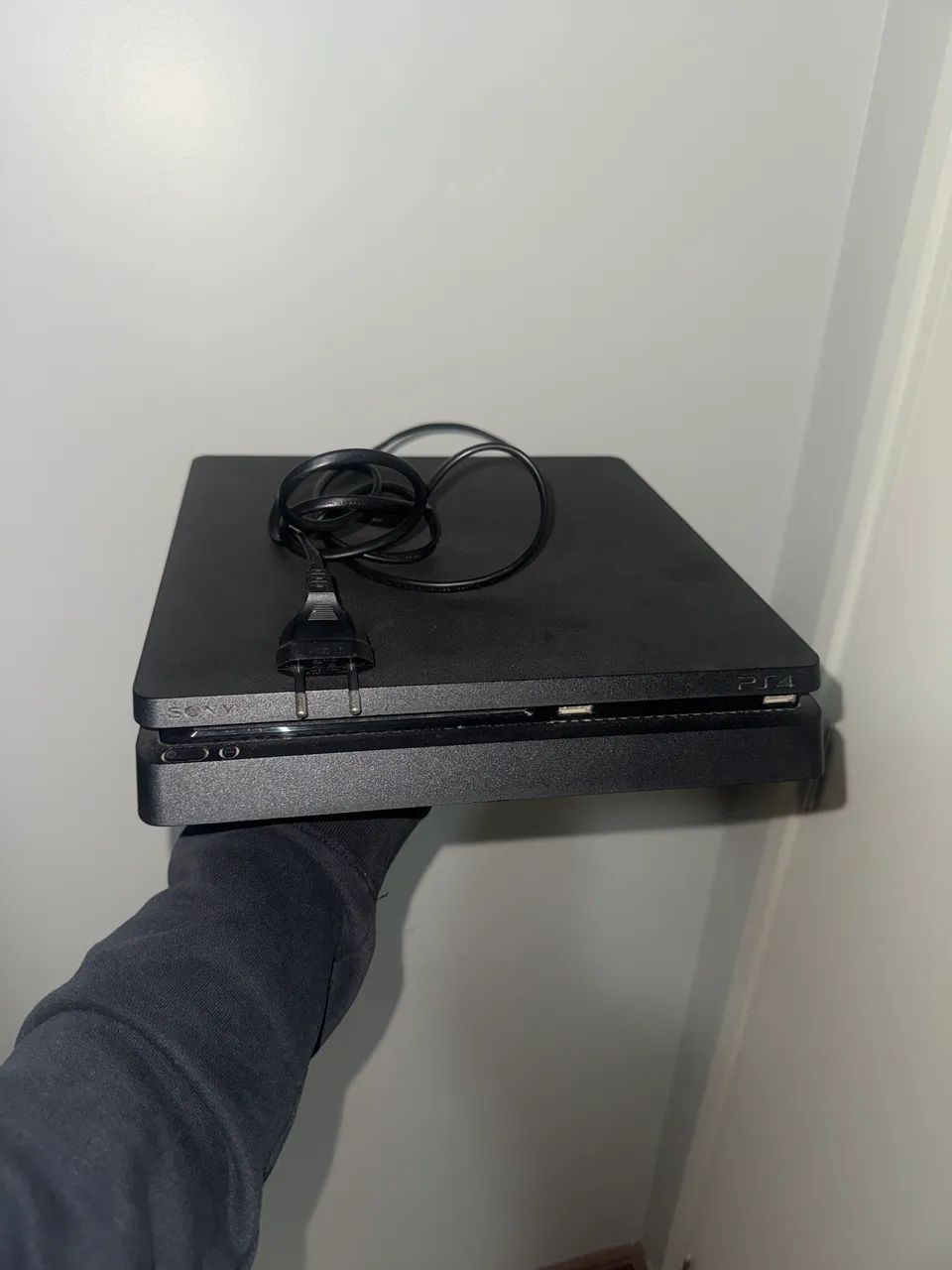 Playstation 4 1TB (sem controle) (PS4)