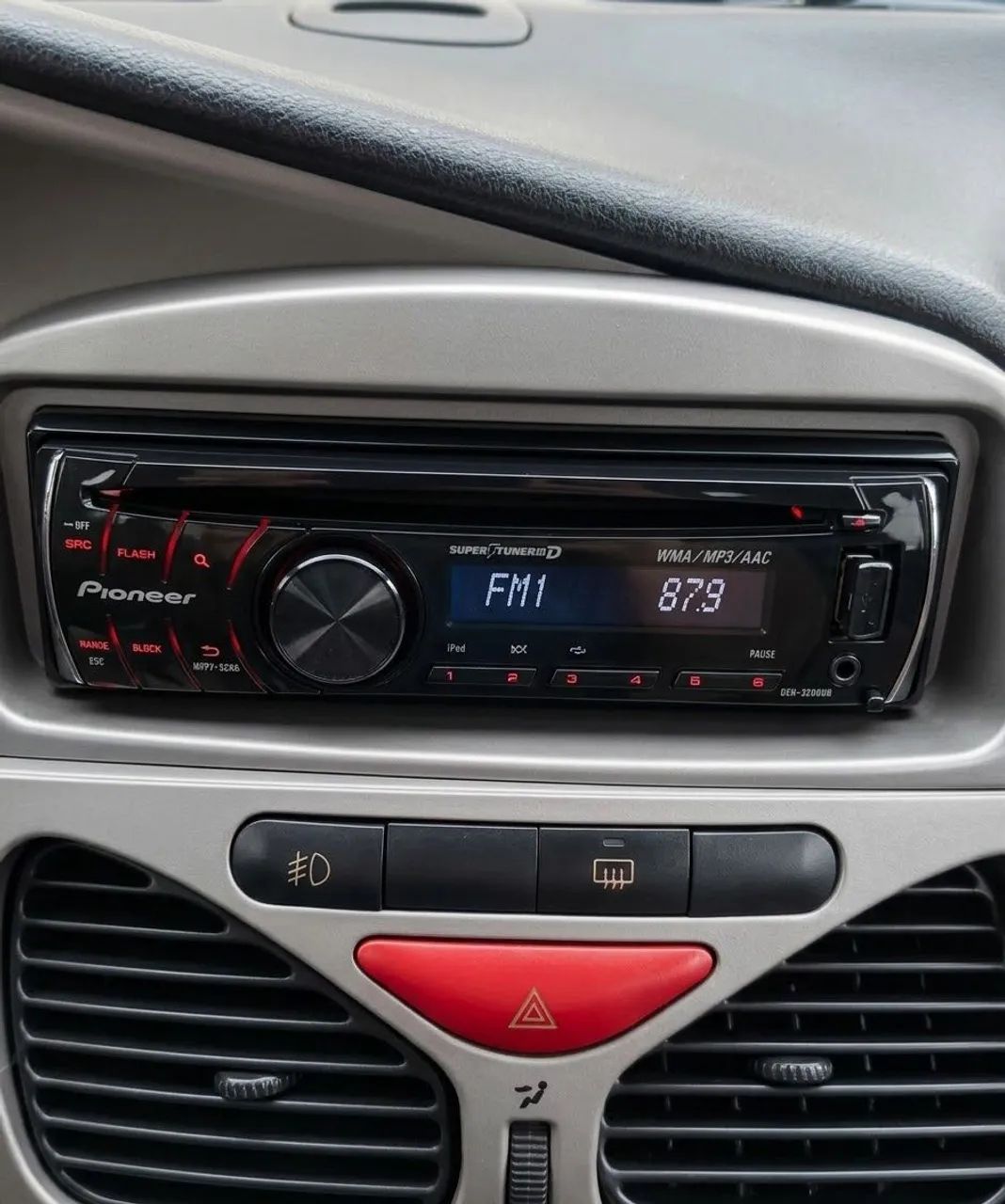 Som Pioneer DEH-3200UB