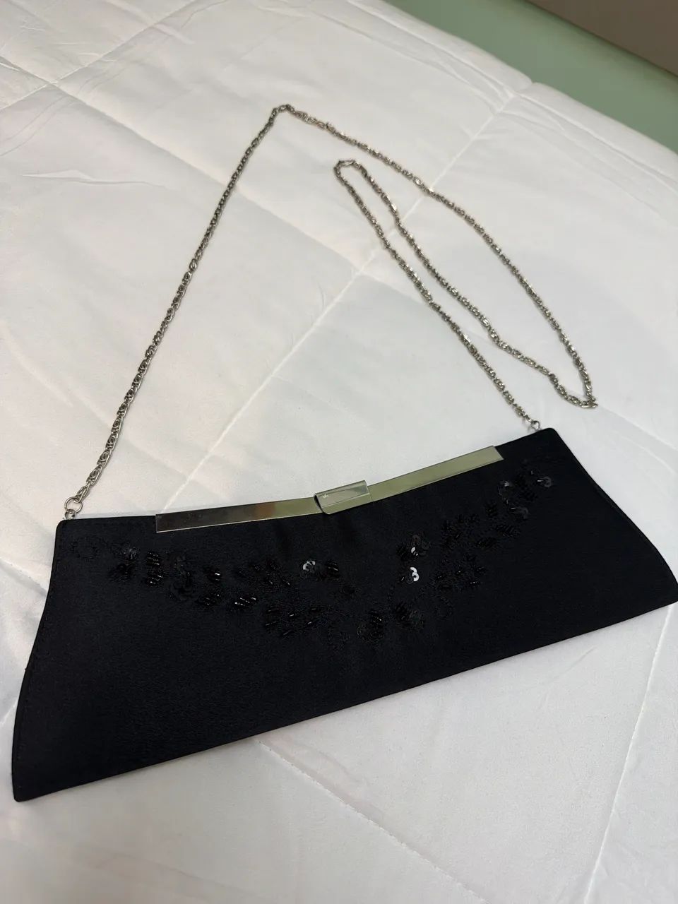 Bolsa de Festa Preta com Corrente e Bordado
