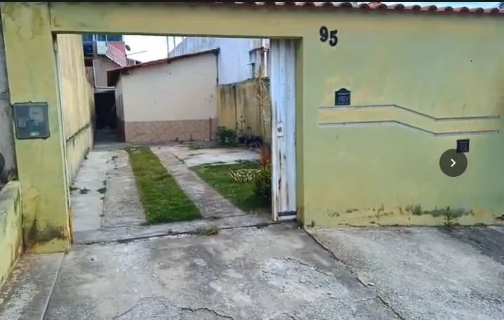 Alugo casa 2 quartos com garagem 