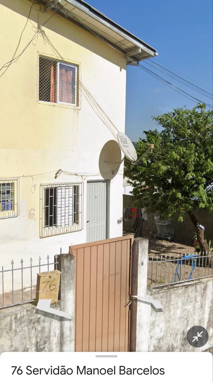 Aluga-se kitnet em Florianópolis. 