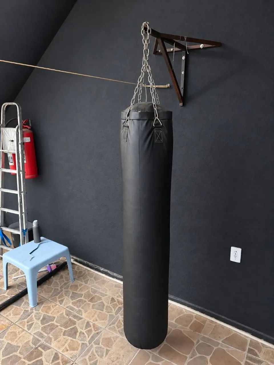 Saco de Pancada Muay Thai e Boxe Grande - Com Correntes e Suporte - Foto 4