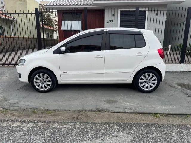 Volkswagen Fox 1.0 MI Total Flex 8V 5P 2013 - Foto 2