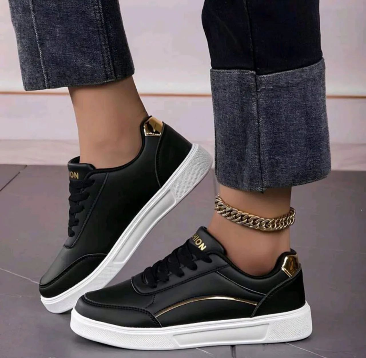 Tênis Feminino Preto e Dourado  - Foto 3