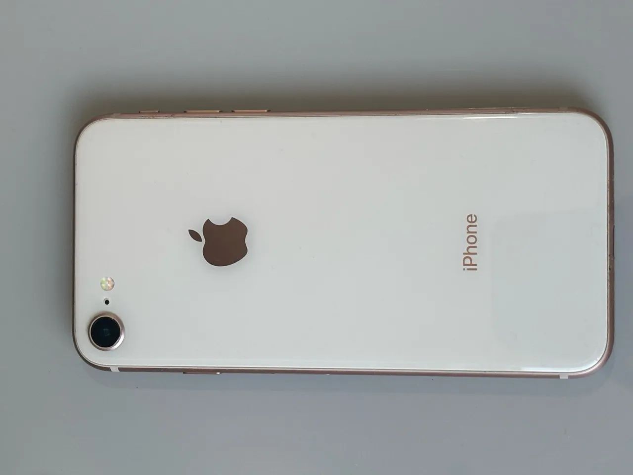 iPhone 8 64 GB dourado com caixa e acessórios