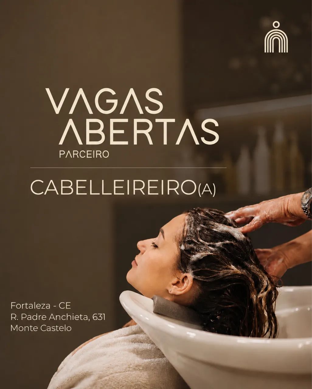 Vaga para cabeleireira(o) com experiência.