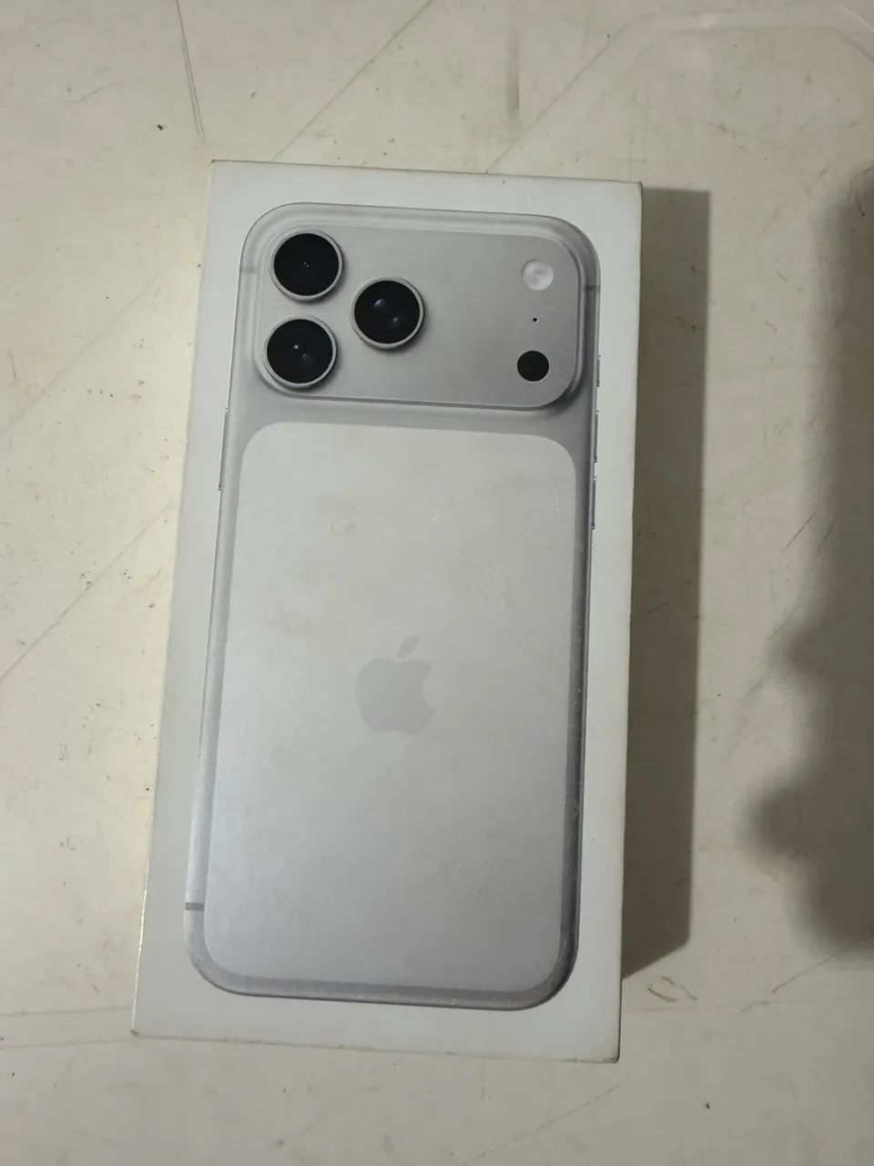 IPhone 17 Pro Max - lacrado - Silver, a cor do momento. - Foto 3