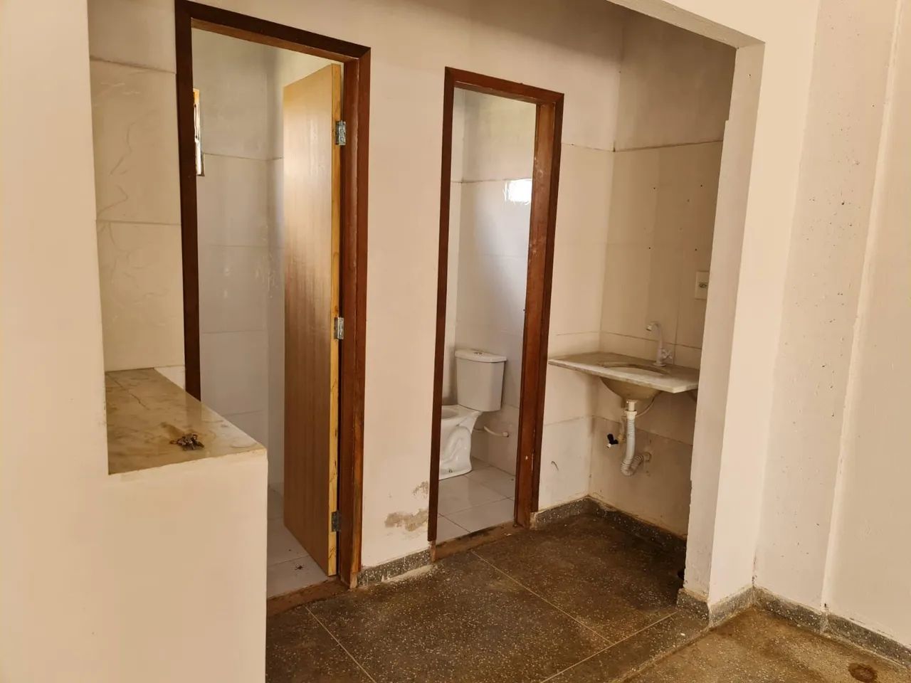 Loja Comercial 100m² na Avenida Principal Sol Nascente - 2 Banheiros - Foto 2