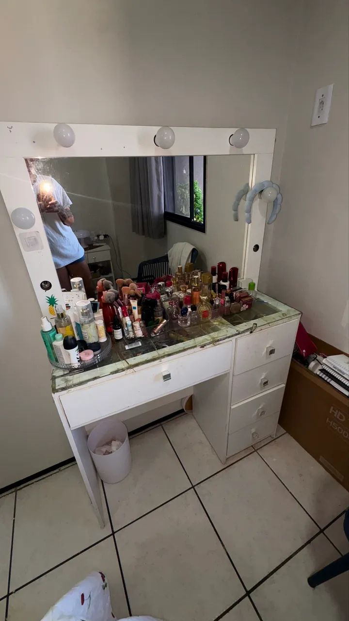 Penteadeira camarim com lâmpadas 