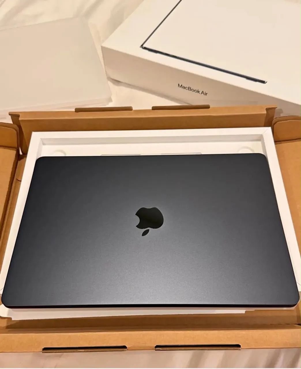 MacBook Air de 15 polegadas com chip M3, 8 GB de memória e SSD de 256 GB,