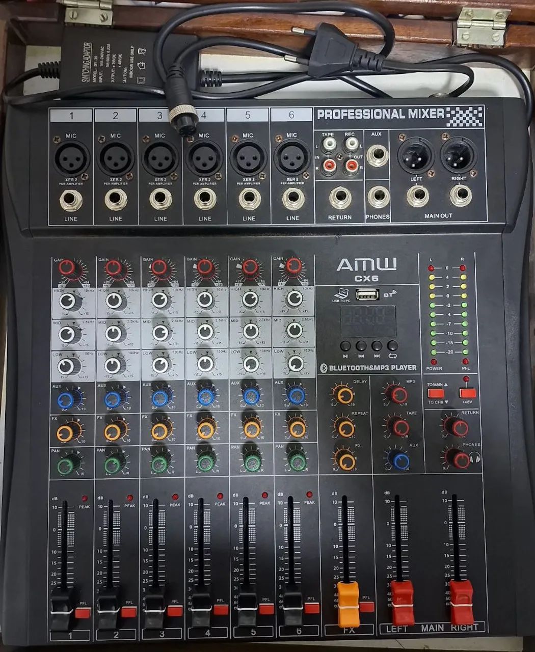 Mesas de Som Behringer e AMW
